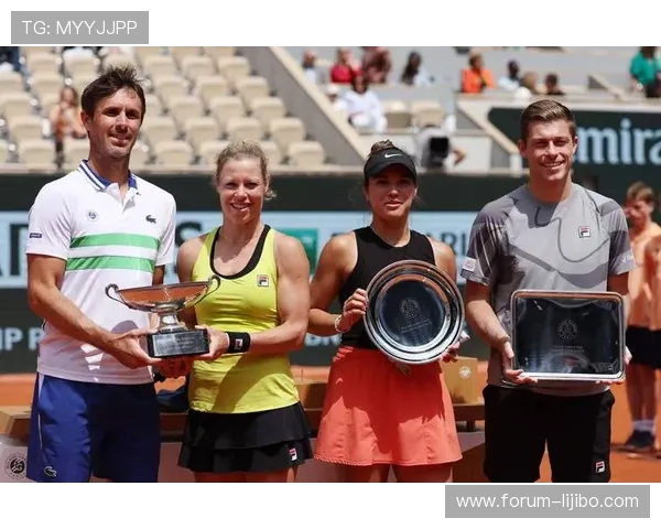 澳网最新赛况解析：顶尖选手鏖战赛场谁能笑到最后